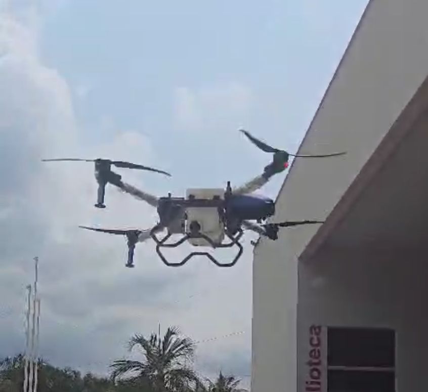 Exposição de um Drone no curso de Agropecuária